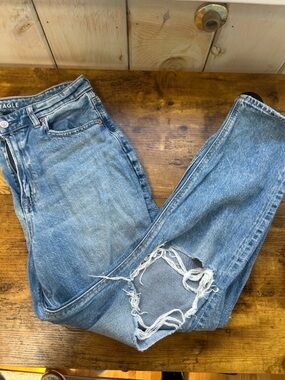 American Eagle Outfitters Men's Light Blue Straight Jeans with Knee Distress